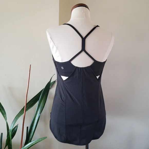 Lululemon Tank With Built In Bra - Racerback Size 8 - Picture 8 of 11